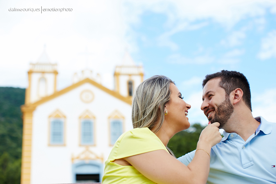 pre wedding em florianopolis; ensaio de casal em florianopolis; ensaio de casal; fotografo de casamento em florianopolis; pre wedding na praia da armação; fotografia de casal