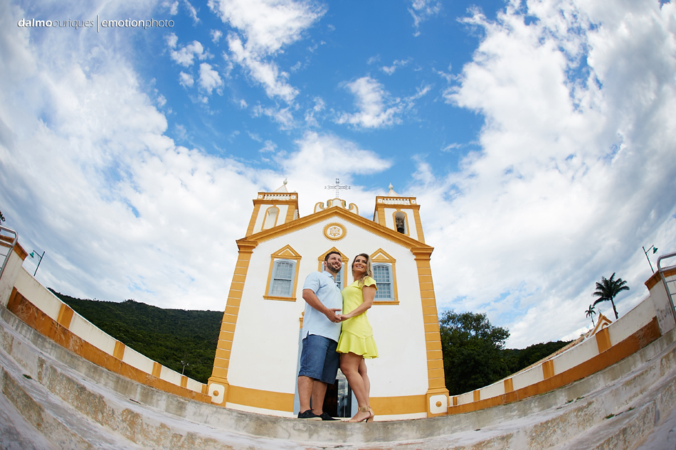 pre wedding em florianopolis; ensaio de casal em florianopolis; ensaio de casal; fotografo de casamento em florianopolis; pre wedding na praia da armação; fotografia de casal