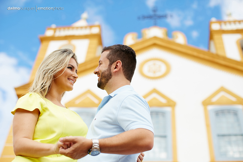 pre wedding em florianopolis; ensaio de casal em florianopolis; ensaio de casal; fotografo de casamento em florianopolis; pre wedding na praia da armação; fotografia de casal