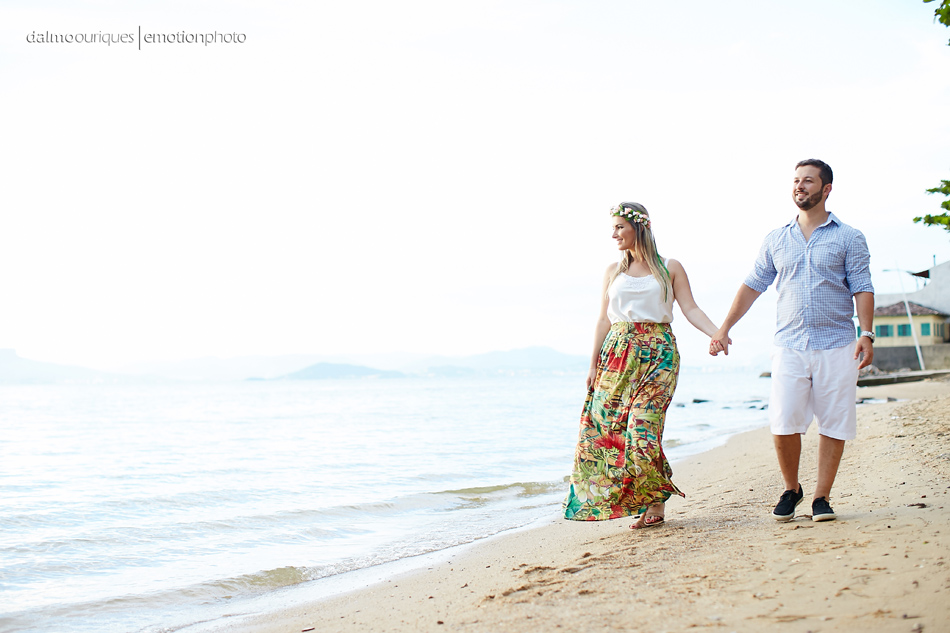 pre wedding em florianopolis; ensaio de casal em florianopolis; ensaio de casal; fotografo de casamento em florianopolis; pre wedding na praia da armação; fotografia de casal