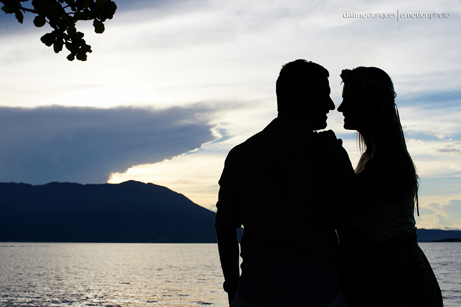 pre wedding em florianopolis; ensaio de casal em florianopolis; ensaio de casal; fotografo de casamento em florianopolis; pre wedding na praia da armação; fotografia de casal