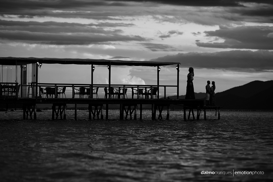 pre wedding em florianopolis; ensaio de casal em florianopolis; ensaio de casal; fotografo de casamento em florianopolis; pre wedding na praia da armação; fotografia de casal