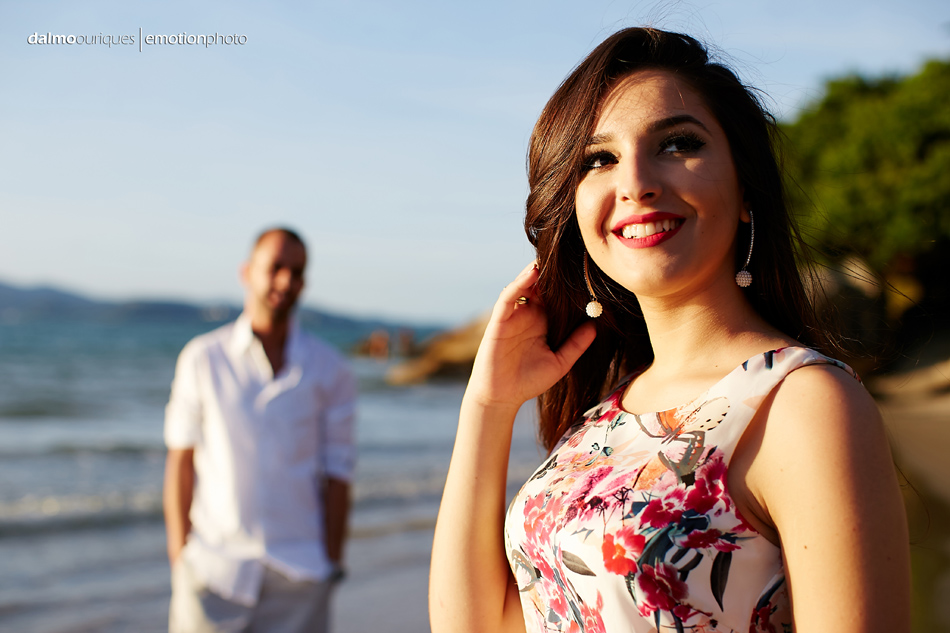 pre wedding em florianopolis; ensaio de casal em florianopolis; ensaio de casal; fotografo de casamento em florianopolis; pre wedding na praia da armação; fotografia de casal