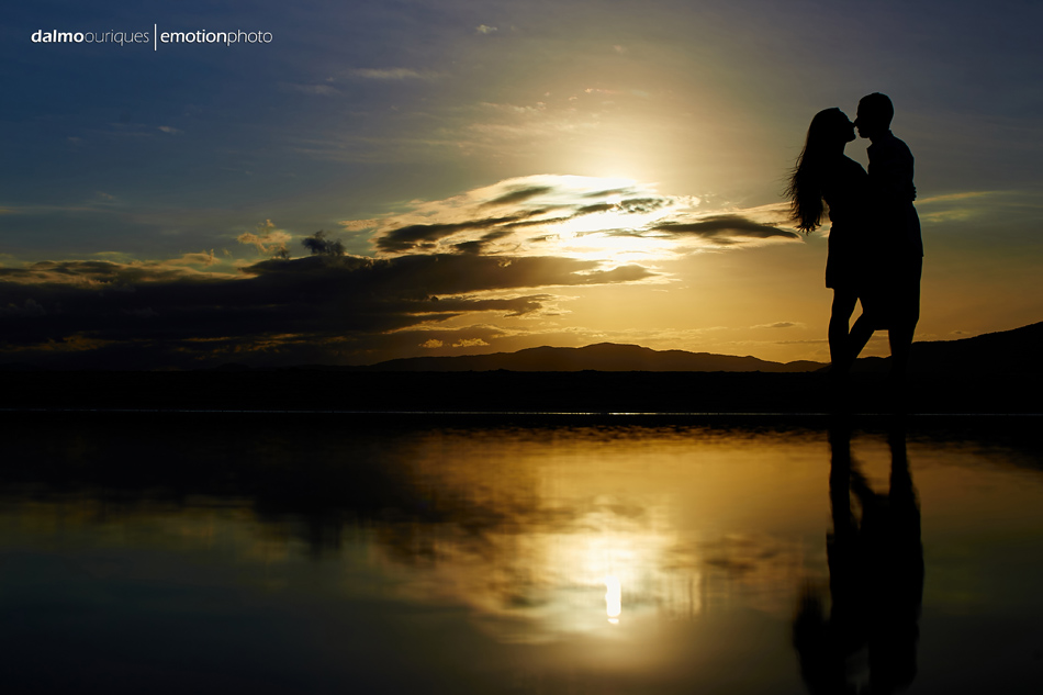 pre wedding em florianopolis; ensaio de casal em florianopolis; ensaio de casal; fotografo de casamento em florianopolis; pre wedding na praia da armação; fotografia de casal