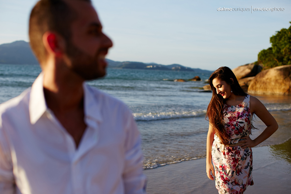 pre wedding em florianopolis; ensaio de casal em florianopolis; ensaio de casal; fotografo de casamento em florianopolis; pre wedding na praia da armação; fotografia de casal