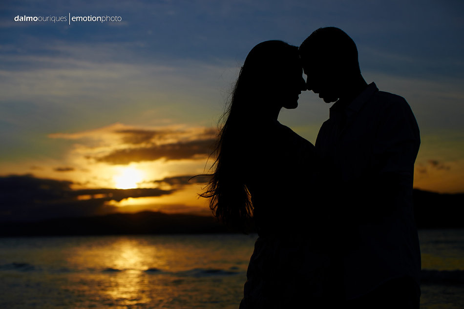 pre wedding em florianopolis; ensaio de casal em florianopolis; ensaio de casal; fotografo de casamento em florianopolis; pre wedding na praia da armação; fotografia de casal