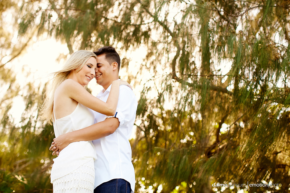 pre wedding em florianopolis; ensaio de casal em florianopolis; ensaio de casal; fotografo de casamento em florianopolis; pre wedding na praia da armação; fotografia de casal
