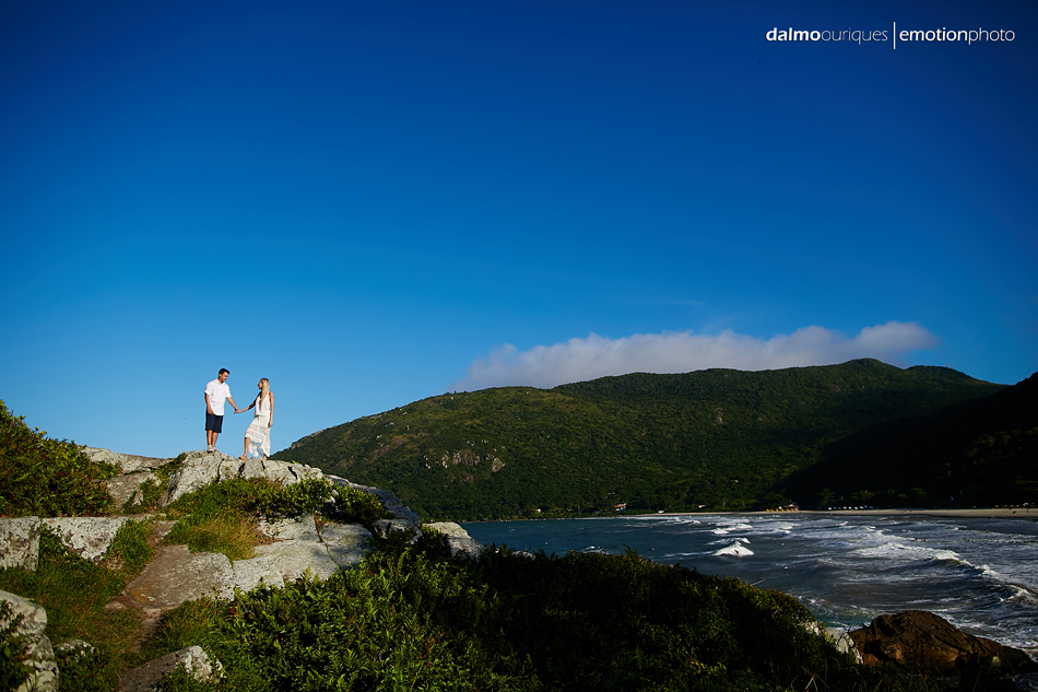 pre wedding em florianopolis; ensaio de casal em florianopolis; ensaio de casal; fotografo de casamento em florianopolis; pre wedding na praia da armação; fotografia de casal