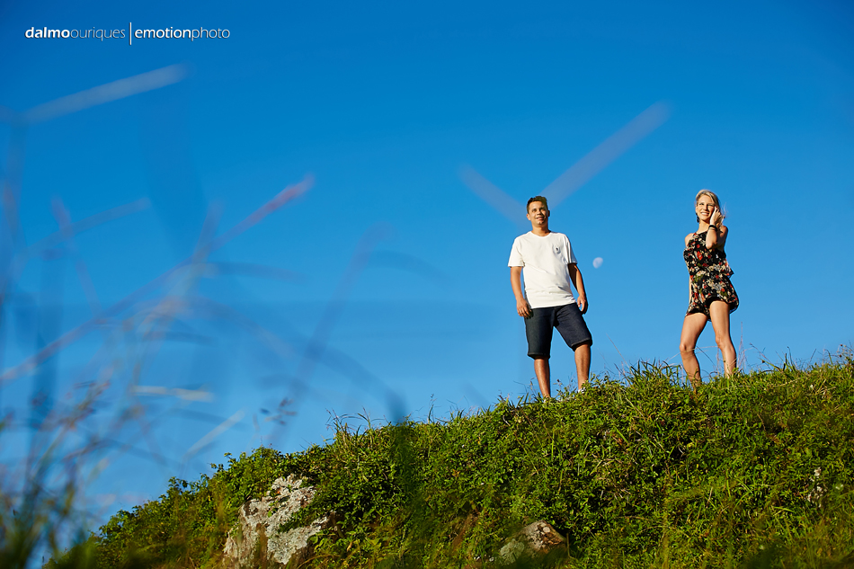pre wedding em florianopolis; ensaio de casal em florianopolis; ensaio de casal; fotografo de casamento em florianopolis; pre wedding na praia da armação; fotografia de casal