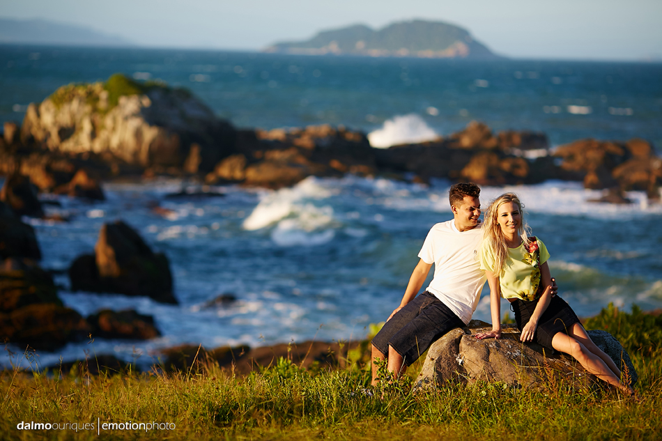 pre wedding em florianopolis; ensaio de casal em florianopolis; ensaio de casal; fotografo de casamento em florianopolis; pre wedding na praia da armação; fotografia de casal