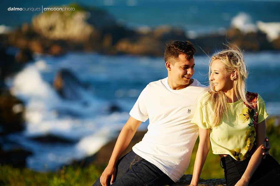 pre wedding em florianopolis; ensaio de casal em florianopolis; ensaio de casal; fotografo de casamento em florianopolis; pre wedding na praia da armação; fotografia de casal