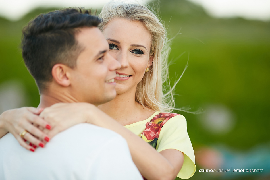 pre wedding em florianopolis; ensaio de casal em florianopolis; ensaio de casal; fotografo de casamento em florianopolis; pre wedding na praia da armação; fotografia de casal