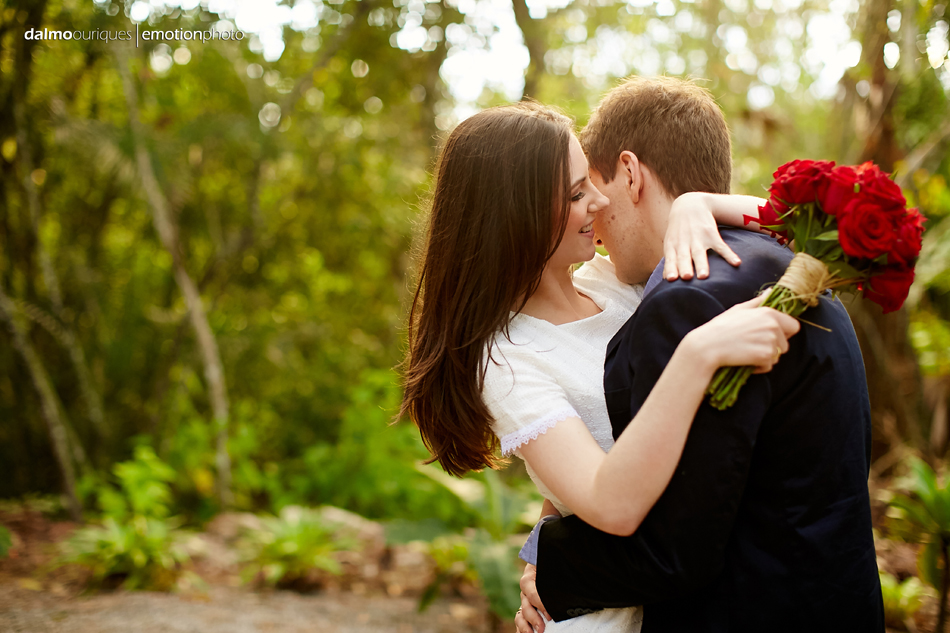 pre wedding em florianopolis; ensaio de casal em florianopolis; ensaio de casal; fotografo de casamento em florianopolis; pre wedding na praia da armação; fotografia de casal