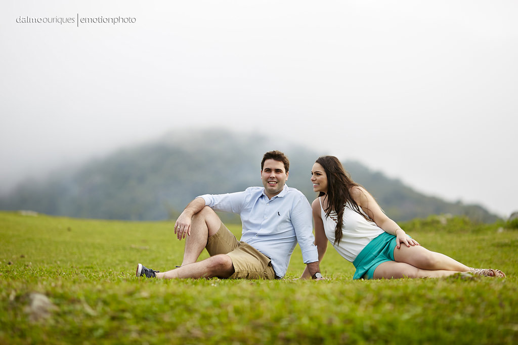 pre wedding em florianopolis; ensaio de casal em florianopolis; ensaio de casal; fotografo de casamento em florianopolis; pre wedding na praia da armação; fotografia de casal