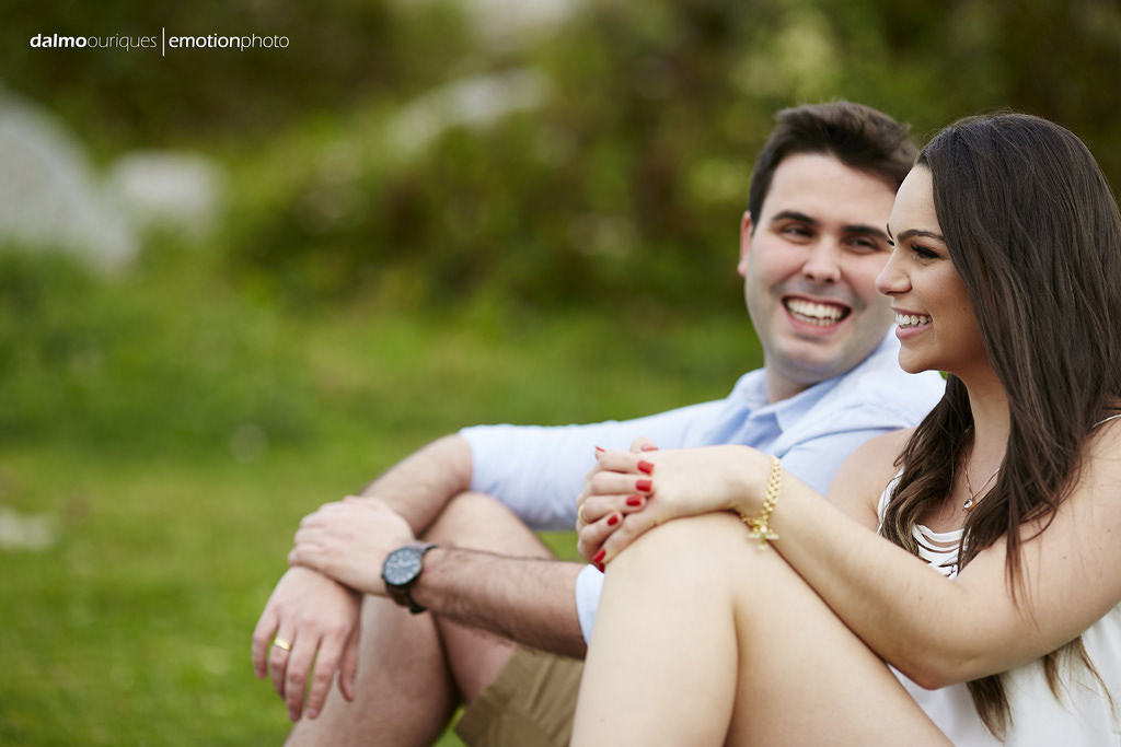 pre wedding em florianopolis; ensaio de casal em florianopolis; ensaio de casal; fotografo de casamento em florianopolis; pre wedding na praia da armação; fotografia de casal