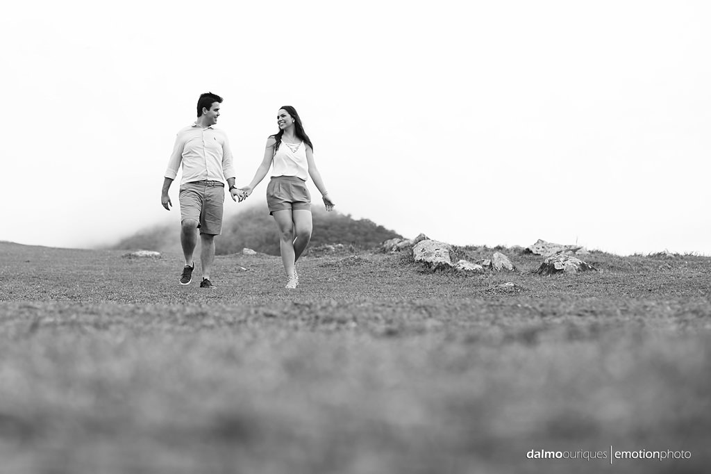 pre wedding em florianopolis; ensaio de casal em florianopolis; ensaio de casal; fotografo de casamento em florianopolis; pre wedding na praia da armação; fotografia de casal
