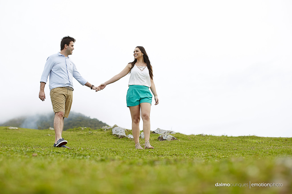 pre wedding em florianopolis; ensaio de casal em florianopolis; ensaio de casal; fotografo de casamento em florianopolis; pre wedding na praia da armação; fotografia de casal