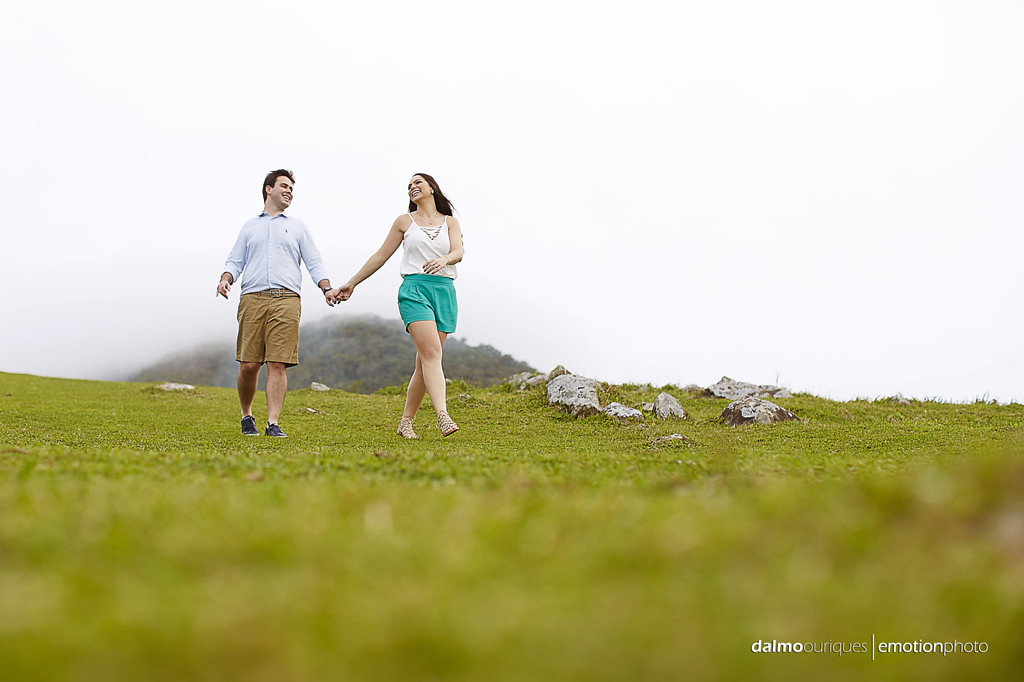 pre wedding em florianopolis; ensaio de casal em florianopolis; ensaio de casal; fotografo de casamento em florianopolis; pre wedding na praia da armação; fotografia de casal
