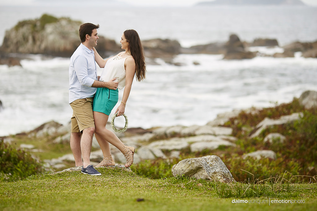 pre wedding em florianopolis; ensaio de casal em florianopolis; ensaio de casal; fotografo de casamento em florianopolis; pre wedding na praia da armação; fotografia de casal