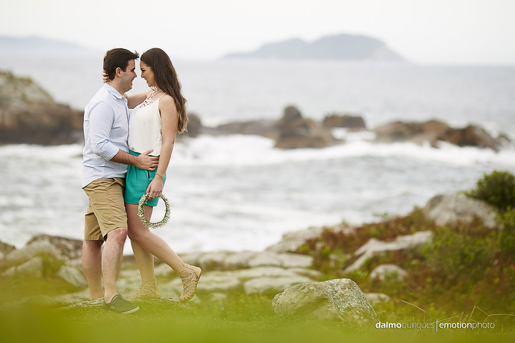 pre wedding em florianopolis; ensaio de casal em florianopolis; ensaio de casal; fotografo de casamento em florianopolis; pre wedding na praia da armação; fotografia de casal