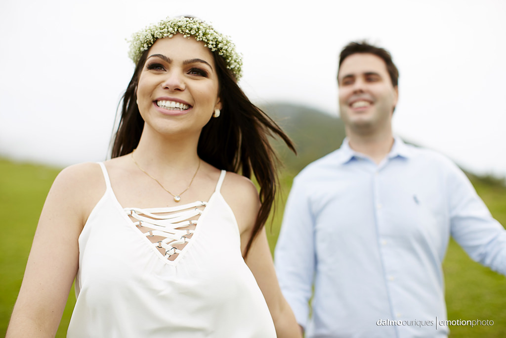 pre wedding em florianopolis; ensaio de casal em florianopolis; ensaio de casal; fotografo de casamento em florianopolis; pre wedding na praia da armação; fotografia de casal
