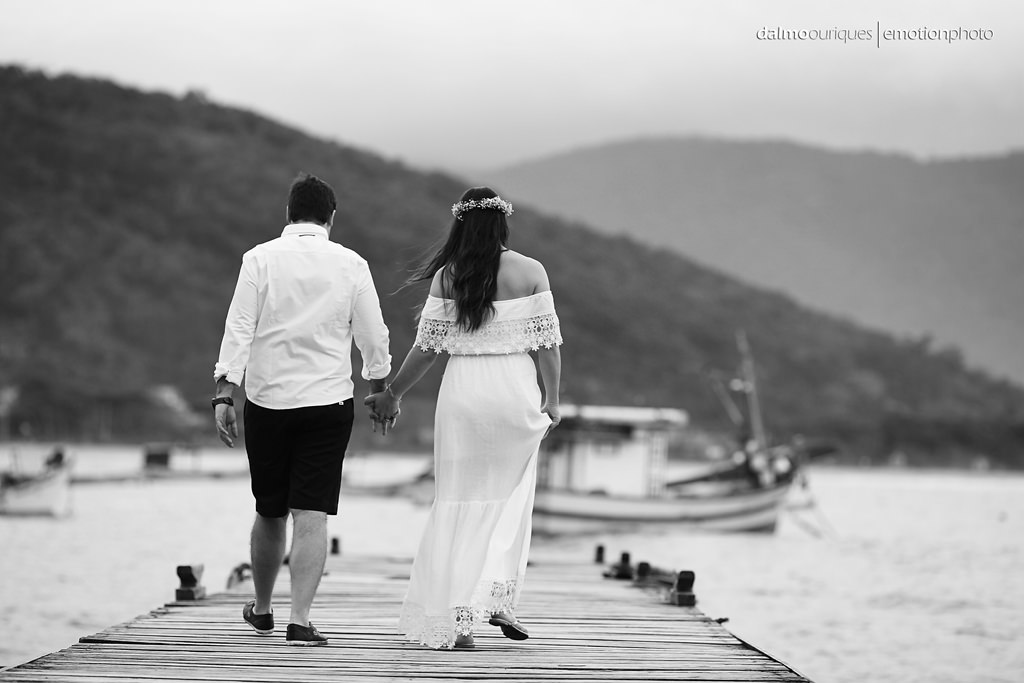 pre wedding em florianopolis; ensaio de casal em florianopolis; ensaio de casal; fotografo de casamento em florianopolis; pre wedding na praia da armação; fotografia de casal