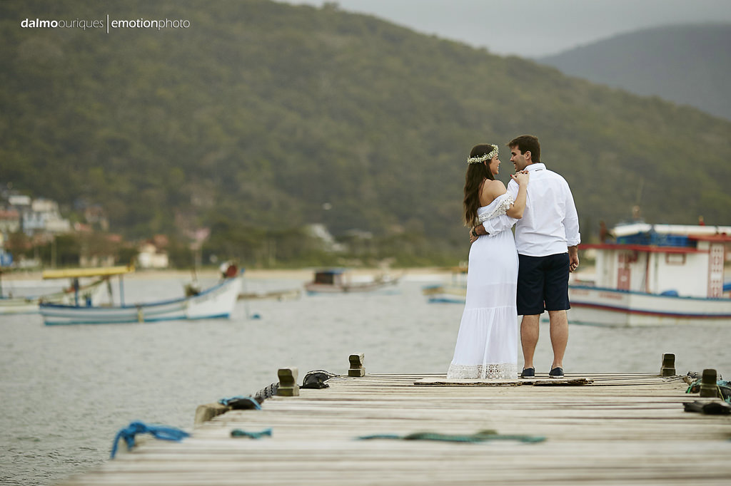 pre wedding em florianopolis; ensaio de casal em florianopolis; ensaio de casal; fotografo de casamento em florianopolis; pre wedding na praia da armação; fotografia de casal