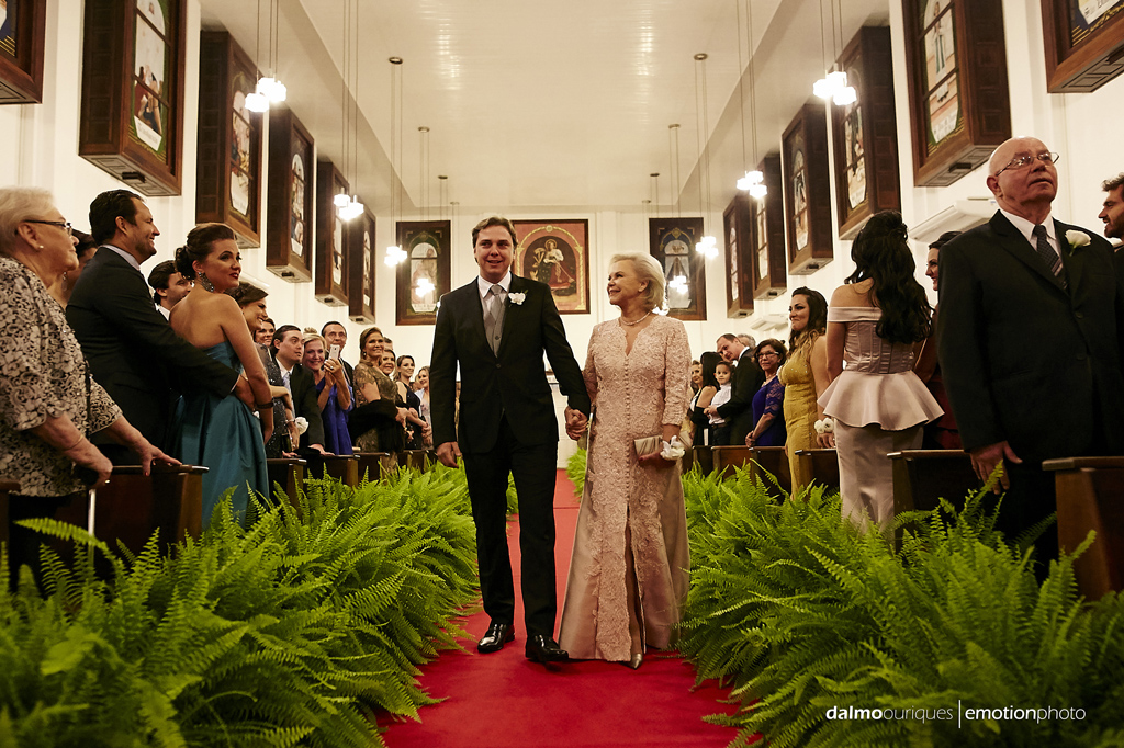 fotografia de casamento em florianopolis; wedding florianopolis; fotografo de casamento em florianopolis; fotografo em florianopolis; igreja do casamento; casamento na igreja, entrada do noivo