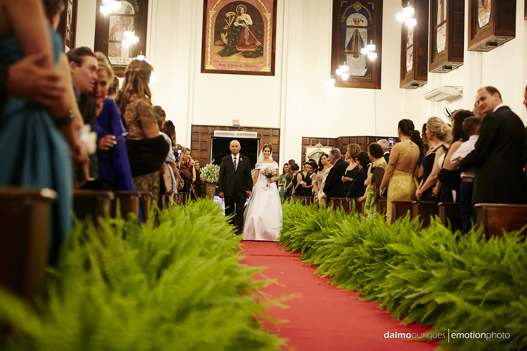 fotografia de casamento em florianopolis; wedding florianopolis; fotografo de casamento em florianopolis; fotografo em florianopolis; igreja do casamento; casamento na igreja; entrada da noiva