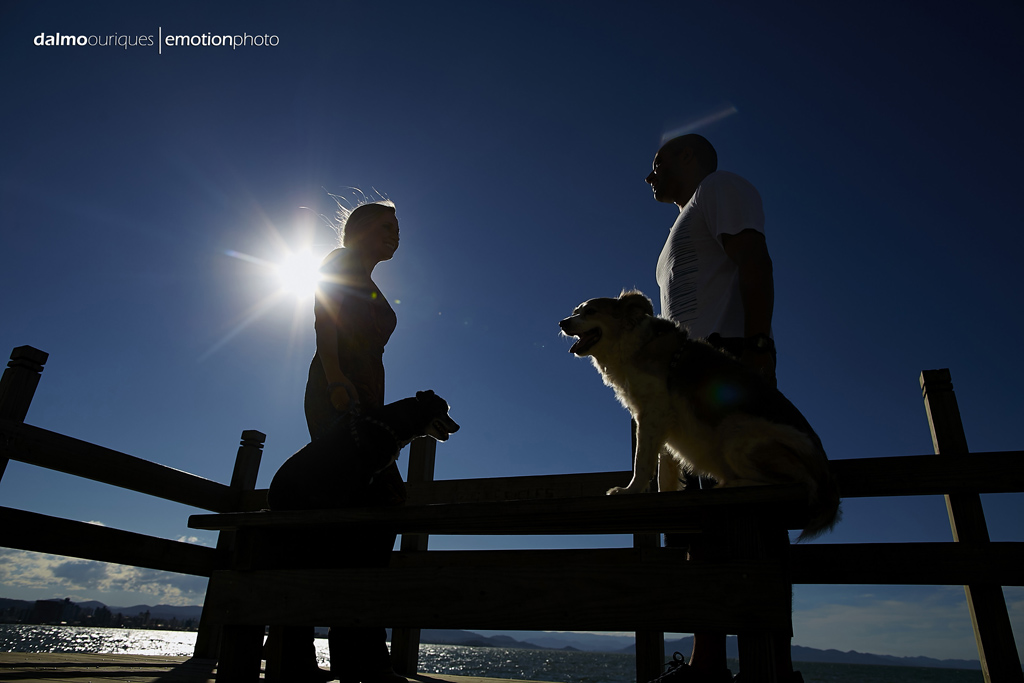 pre wedding em florianopolis; ensaio de casal em florianopolis; ensaio na beira mar norte; fotografia de casal; pre wedding; ensaio de casal com cachorro