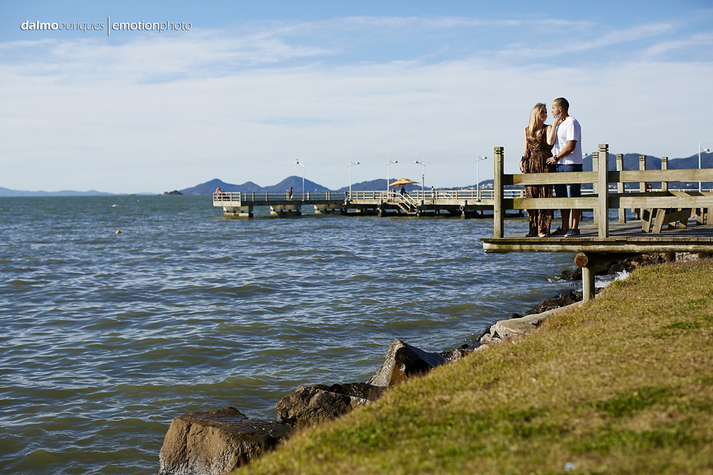 pre wedding em florianopolis; ensaio de casal em florianopolis; ensaio na beira mar norte; fotografia de casal; pre wedding