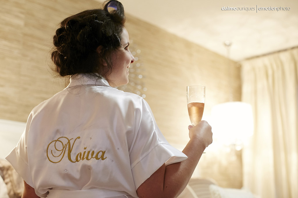 brinde com champanhe no making of da noiva, fotografia de casamento