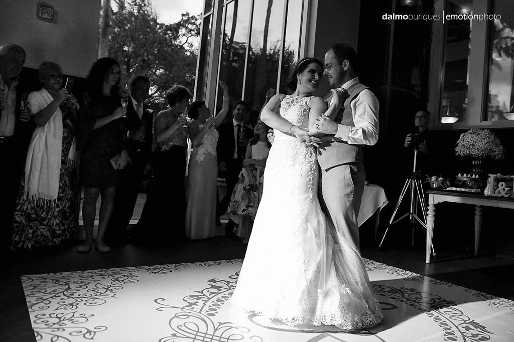 a dança dos noivos é um dos melhores momentos do casamento