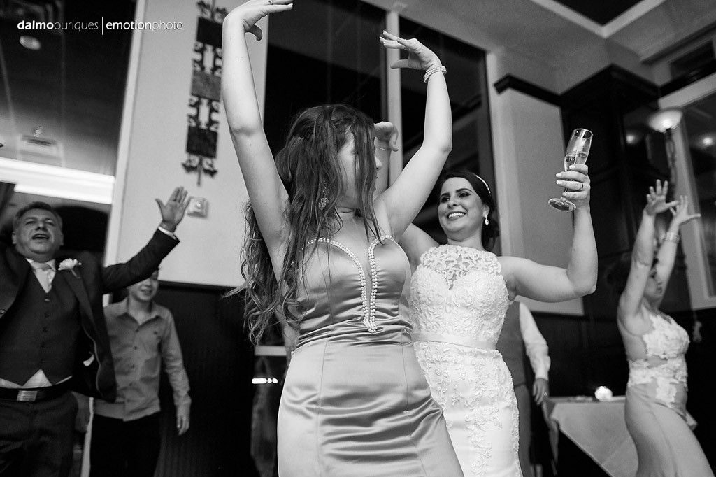 a festa de casamento nos EUA tem hora para acabar, mas a animação dos convidados do casamento compensam