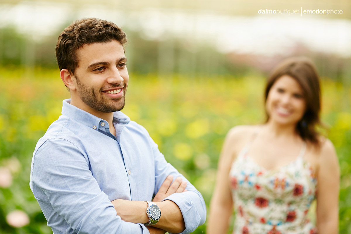 pre wedding em holambra; ensaio de casal em holambra; ensaio em holambra; fotografia de casal; pre wedding; holambra; onde fazer o ensaio de casal; campo florido; ensaio de casal no meio das flores