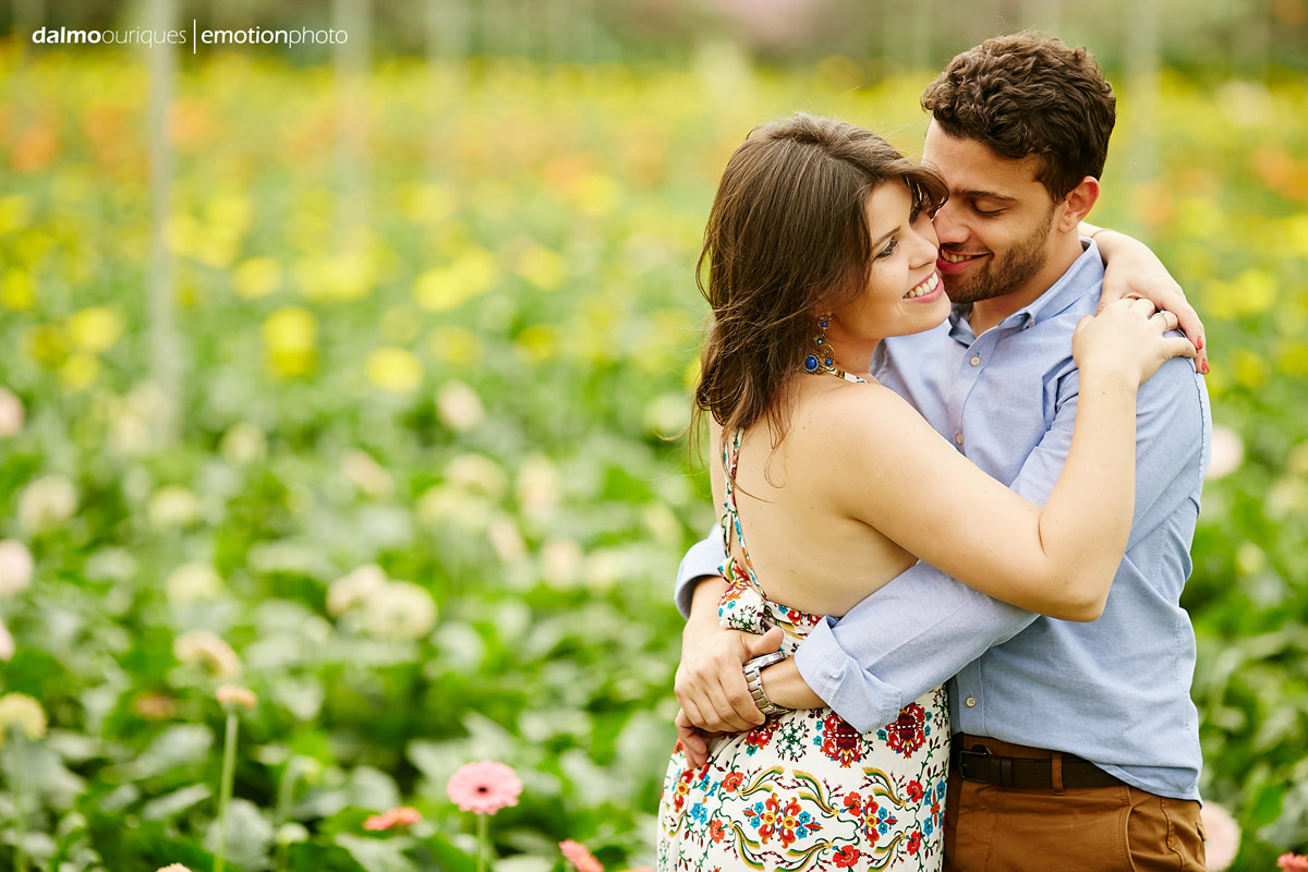 pre wedding em holambra; ensaio de casal em holambra; ensaio em holambra; fotografia de casal; pre wedding; holambra; onde fazer o ensaio de casal; campo florido; ensaio de casal no meio das flores
