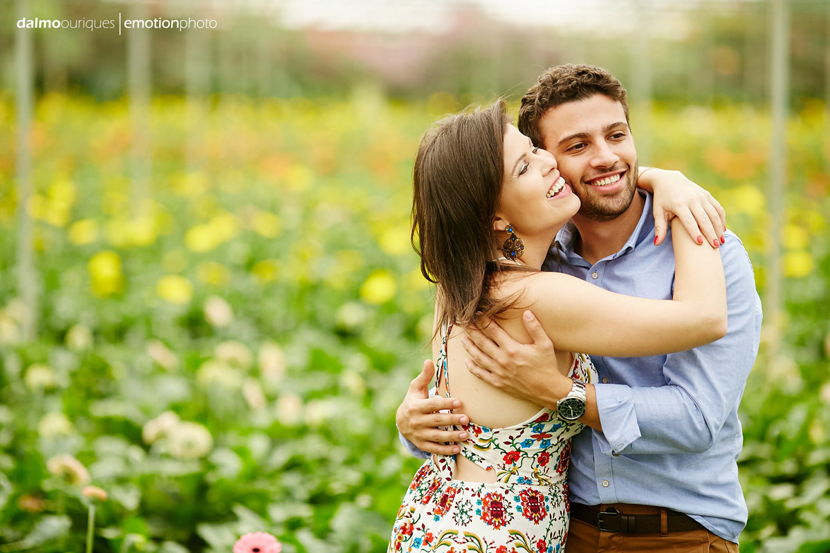 pre wedding em holambra; ensaio de casal em holambra; ensaio em holambra; fotografia de casal; pre wedding; holambra; onde fazer o ensaio de casal; campo florido; ensaio de casal no meio das flores