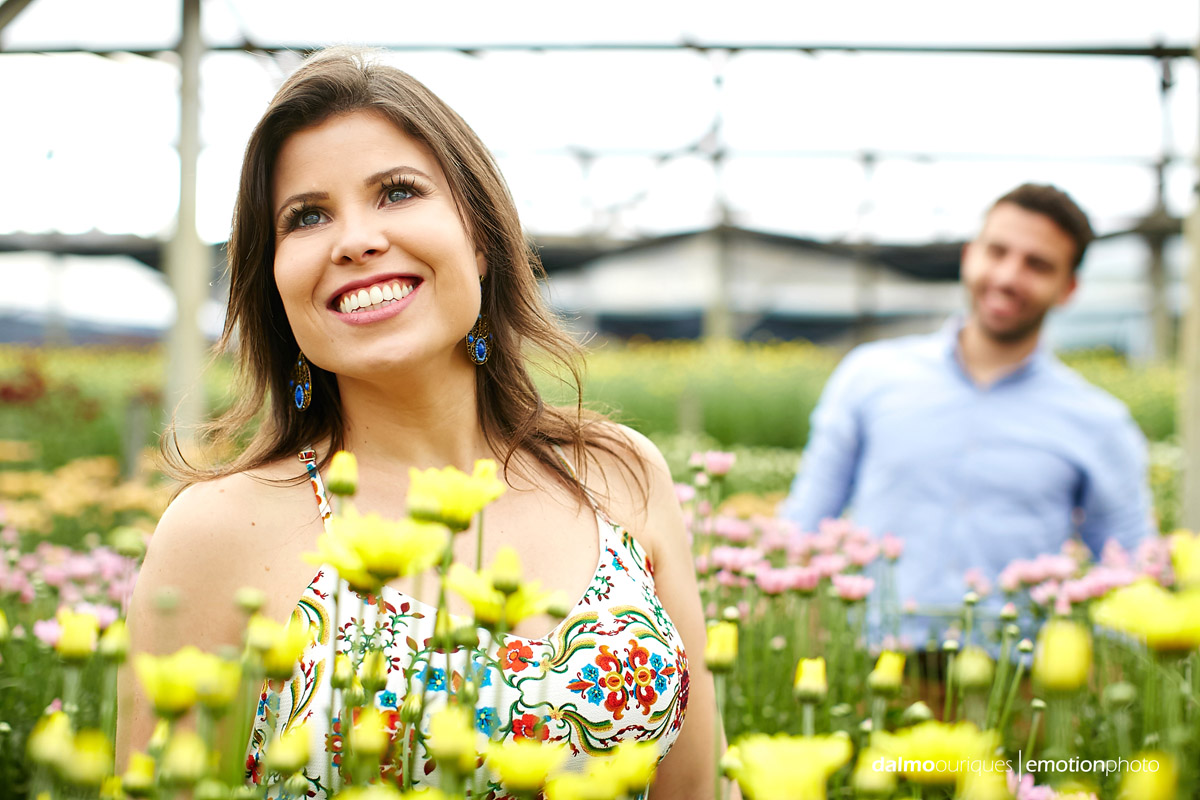 pre wedding em holambra; ensaio de casal em holambra; ensaio em holambra; fotografia de casal; pre wedding; holambra; onde fazer o ensaio de casal; campo florido; ensaio de casal no meio das flores