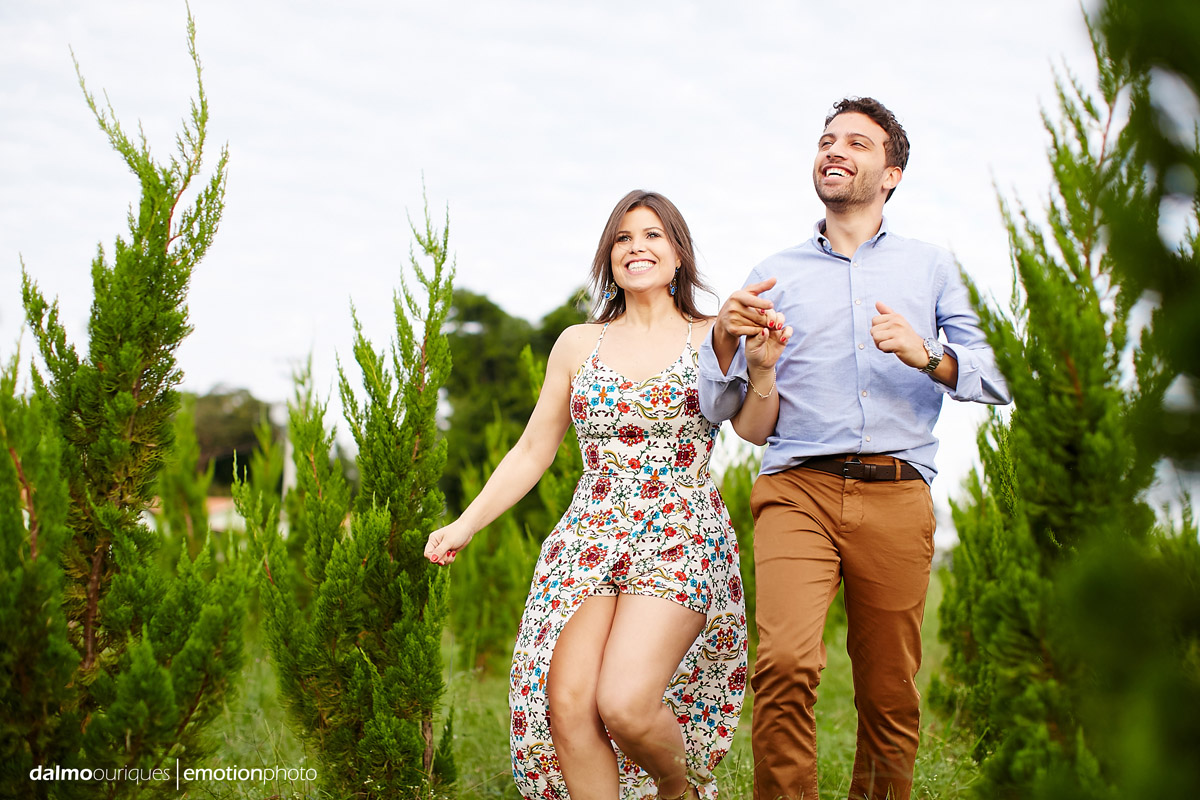 pre wedding em holambra; ensaio de casal em holambra; ensaio em holambra; fotografia de casal; pre wedding; holambra; onde fazer o ensaio de casal; campo florido; ensaio de casal no campo