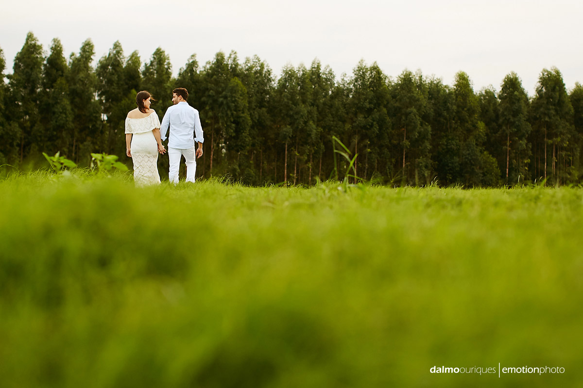pre wedding em holambra; ensaio de casal em holambra; ensaio em holambra; fotografia de casal; pre wedding; holambra; onde fazer o ensaio de casal; campo florido; ensaio de casal no campo