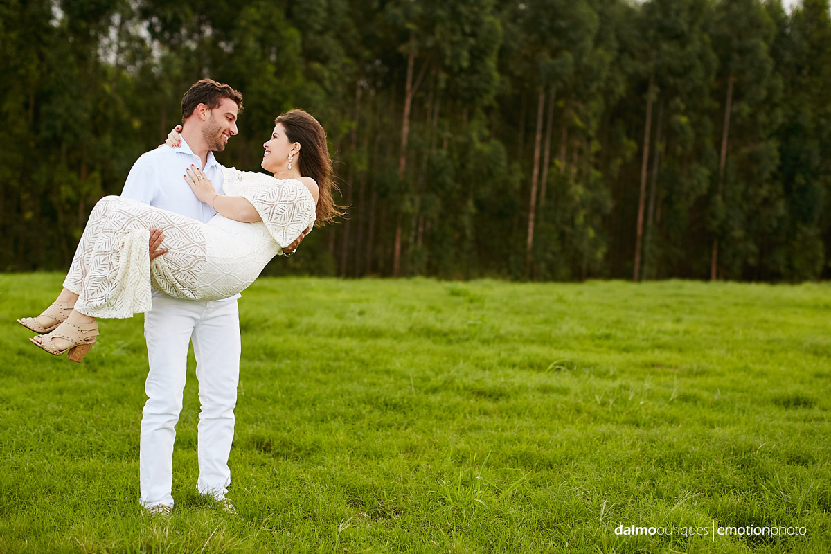 pre wedding em holambra; ensaio de casal em holambra; ensaio em holambra; fotografia de casal; pre wedding; holambra; onde fazer o ensaio de casal; campo florido; ensaio de casal no campo
