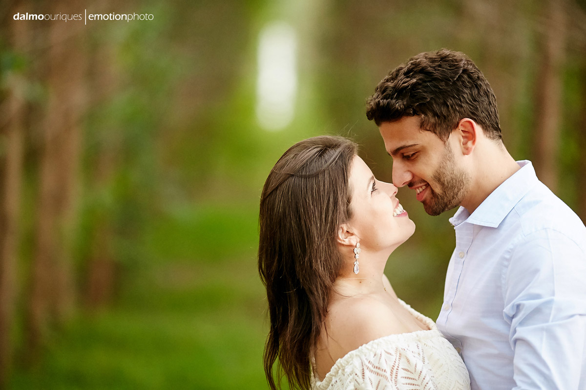 pre wedding em holambra; ensaio de casal em holambra; ensaio em holambra; fotografia de casal; pre wedding; holambra; onde fazer o ensaio de casal; campo florido; ensaio de casal com arvores