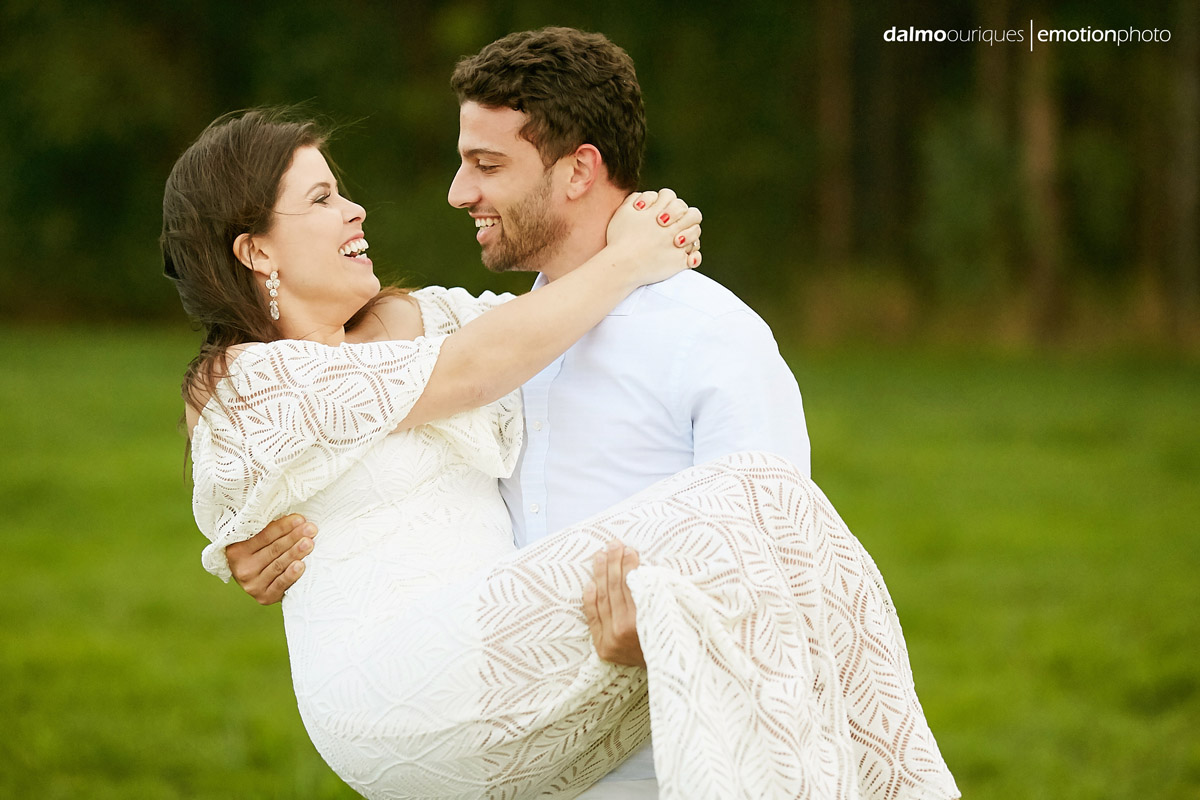 pre wedding em holambra; ensaio de casal em holambra; ensaio em holambra; fotografia de casal; pre wedding; holambra; onde fazer o ensaio de casal; campo florido; ensaio de casal com arvores