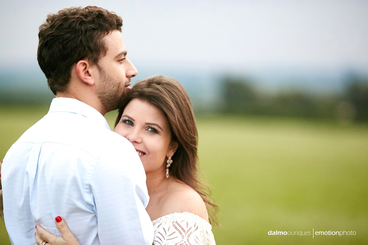 pre wedding em holambra; ensaio de casal em holambra; ensaio em holambra; fotografia de casal; pre wedding; holambra; onde fazer o ensaio de casal; campo florido; ensaio de casal no campo