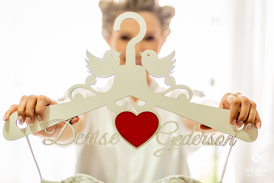 Detalhe do cabide da noiva