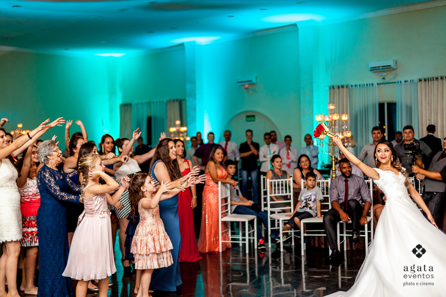 A noiva vai jogar o bouquet