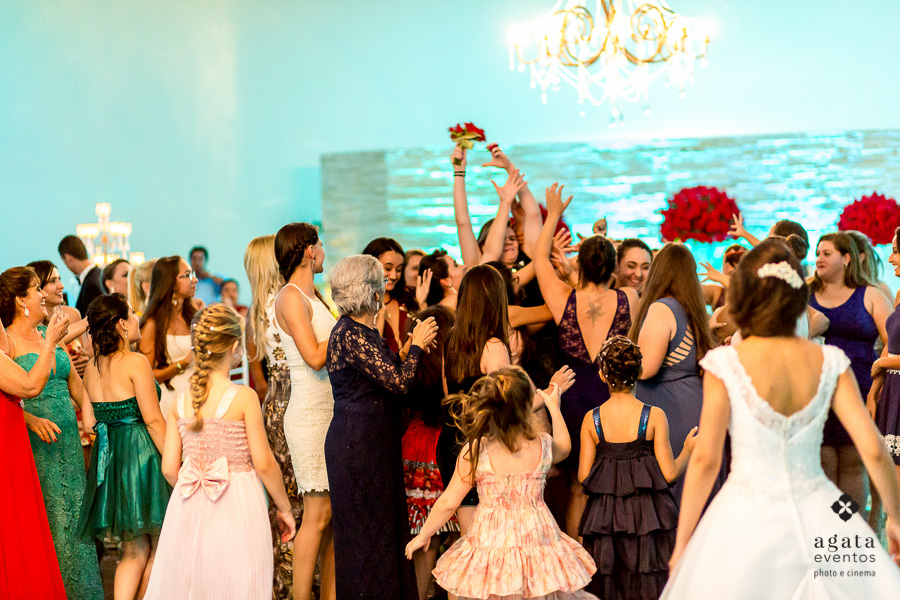 A noiva vai jogar o bouquet