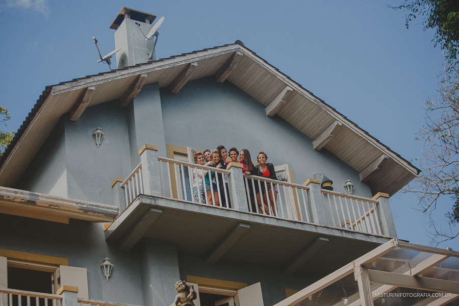 Amigas da noiva na sacada no wedding casamento em monte verde mg