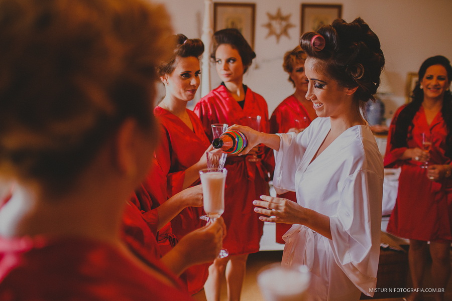 brinde com as madrinhas da noiva casamento em monte verde MG