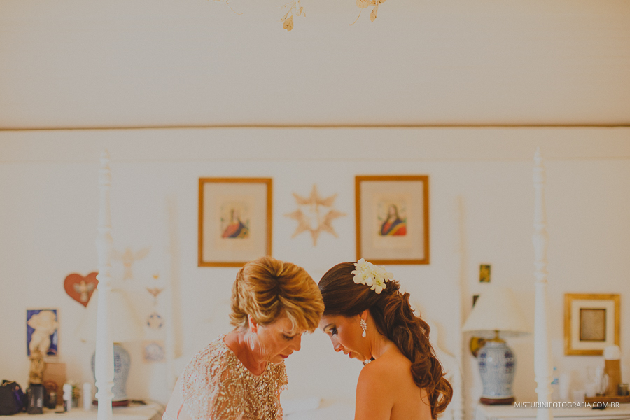 mae e filha noiva casamento no campo MG